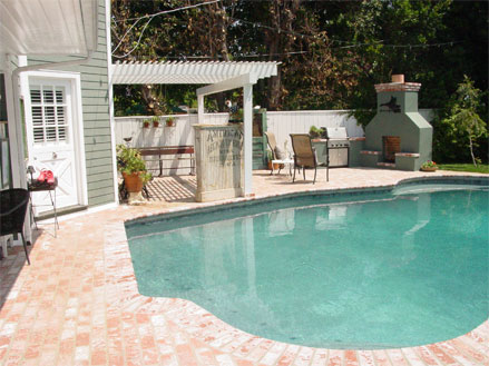 A two-sided fireplace in the San Gabriel Valley, California. Fireplaces with Den Masonry in Los Angeles